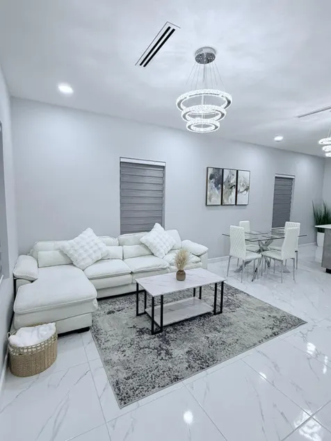 Cozy Apartments in Palm Hills - Image 1