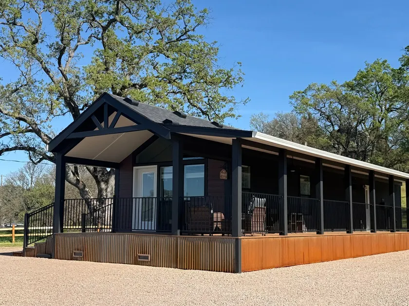 New Cozy Lower Lake Retreat! - Image 1
