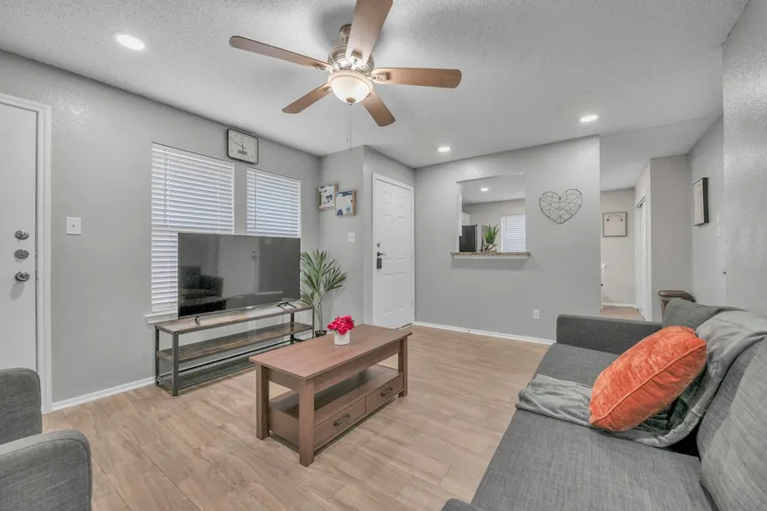 Cozy Vibe | Near Dell + Kalahari|Round Rock|ATX - Image 1