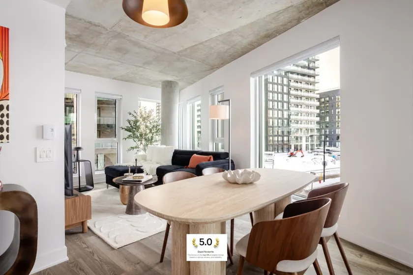 Urban Living in Griffintown | Free Parking - Image 1