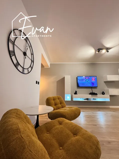 Luxury Park View Apartment by Evan Apartments - Image 1