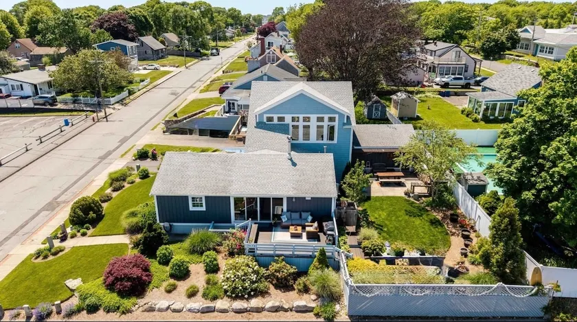 New Bedford Coastal Retreat Sleeps 11 | 4BR/3BA - Image 1