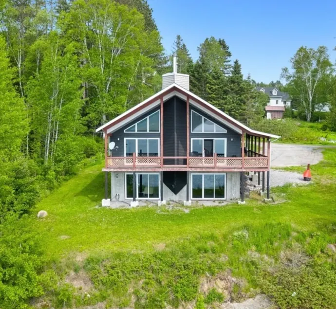 Havre du Tapani – 3 Bedroom Lakeside Chalet - Image 1
