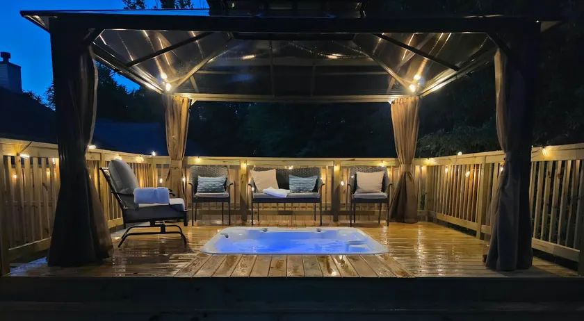 HotTub Retreat, Walk to BeltLine,4 Reclining Kings - Image 1