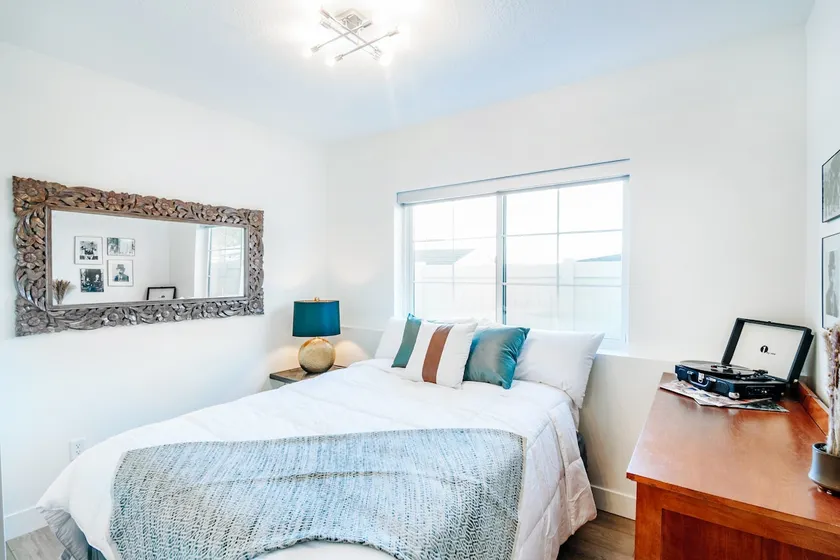 @home! 2Bd|2Ba Full New Unit KingSize Bed - Image 1