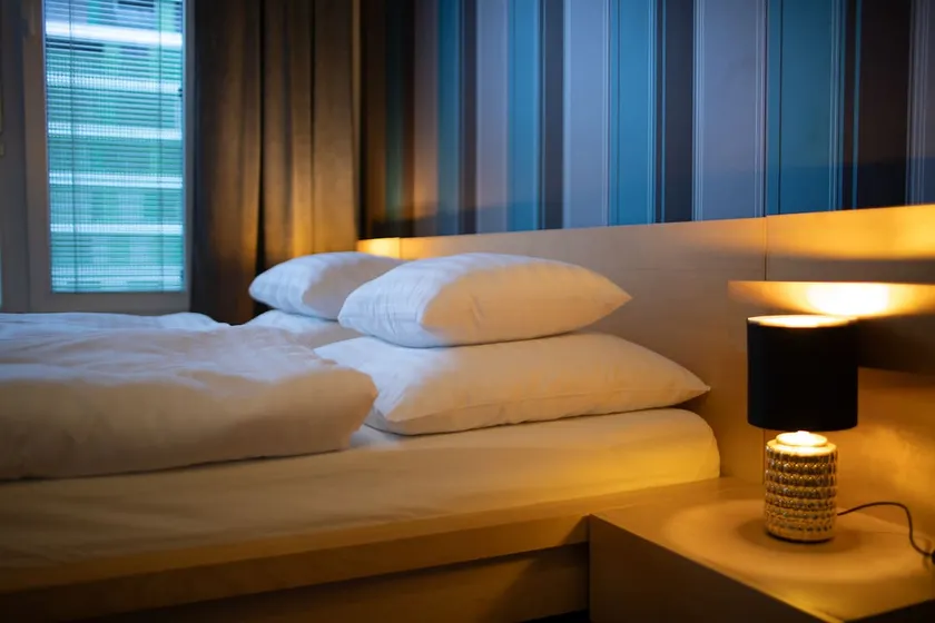 Park & Stay with a Castle View – Free Parking - Image 1