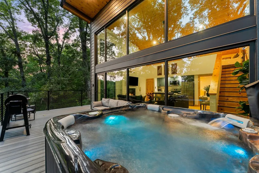 Valentines Special Hot Tub Near Buffalo River - Image 1