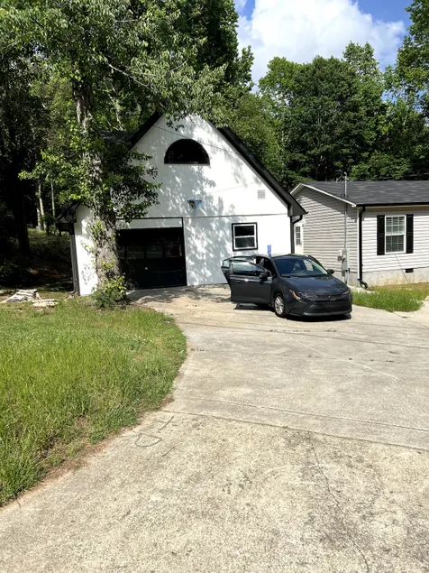 The Auburn Escape - Image 1
