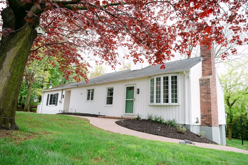 Cozy 3BR ! Pet-friendly haven. Book now! - Image 1