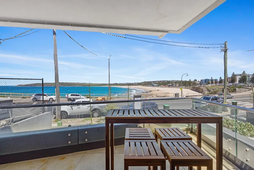 Oceanfront Maroubra 2 Bedroom Apt with Parking - Image 1