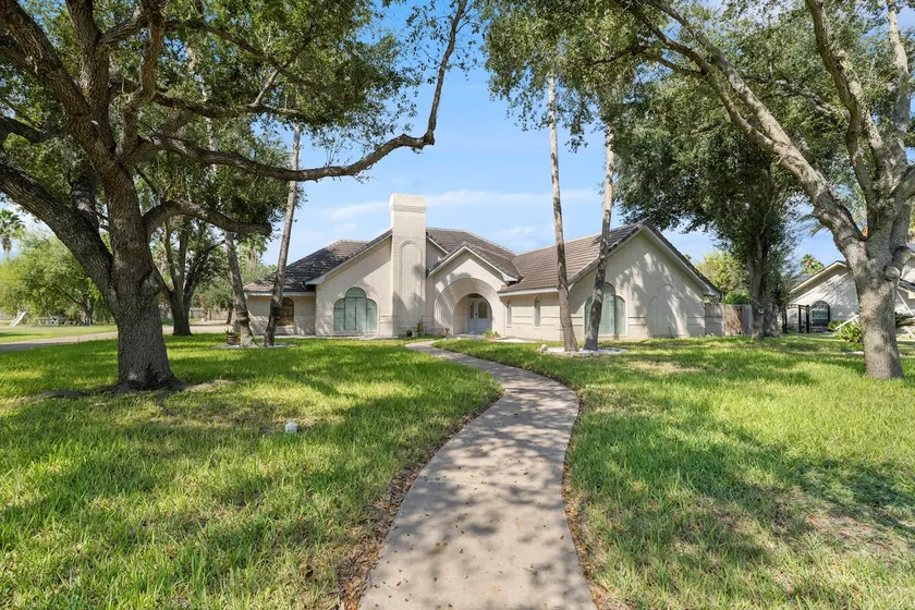 Luxury Sharyland Stay • Private Pool • Sleeps 16+ - Image 1