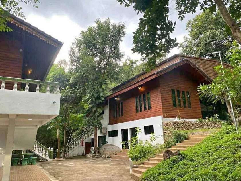 Hidden Waterfall Retreat Entire 2BR Near Nimman - Image 1