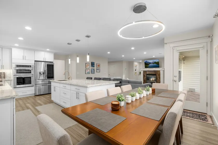 Modern Lux Redmond | 5 Bedrooms, Sleeps 16 | - Image 1