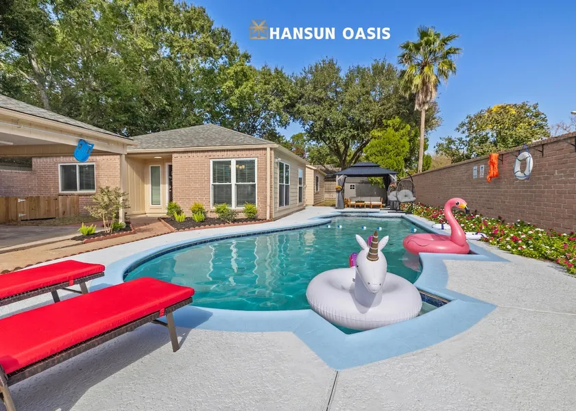 Hansun Oasis With Luxe Heated Pool •Prime Location - Image 1