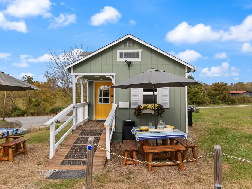 Peaceful Tiny House Escape on a Working Farm - Image 1