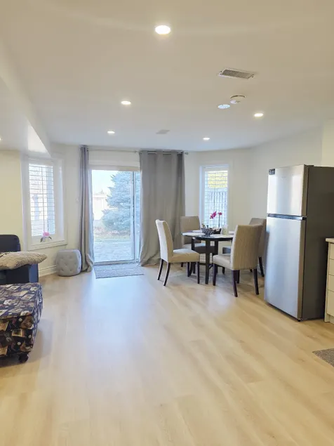2 Bed-1 Bath, Main Floor Unit, 2 Parking- Licensed - Image 1