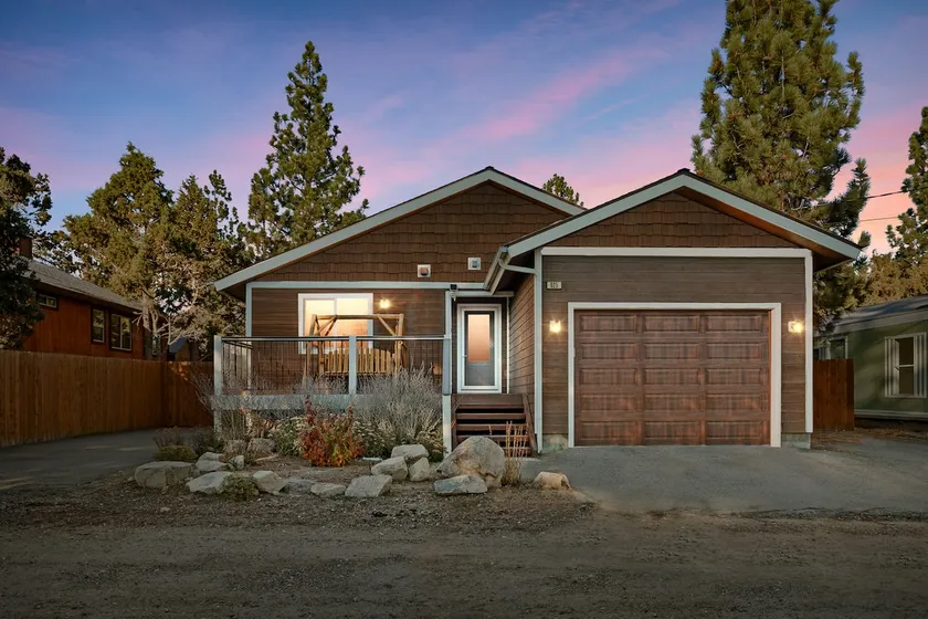 3BR Starlight Stargaze Haus - EV & Fireplace - Image 1