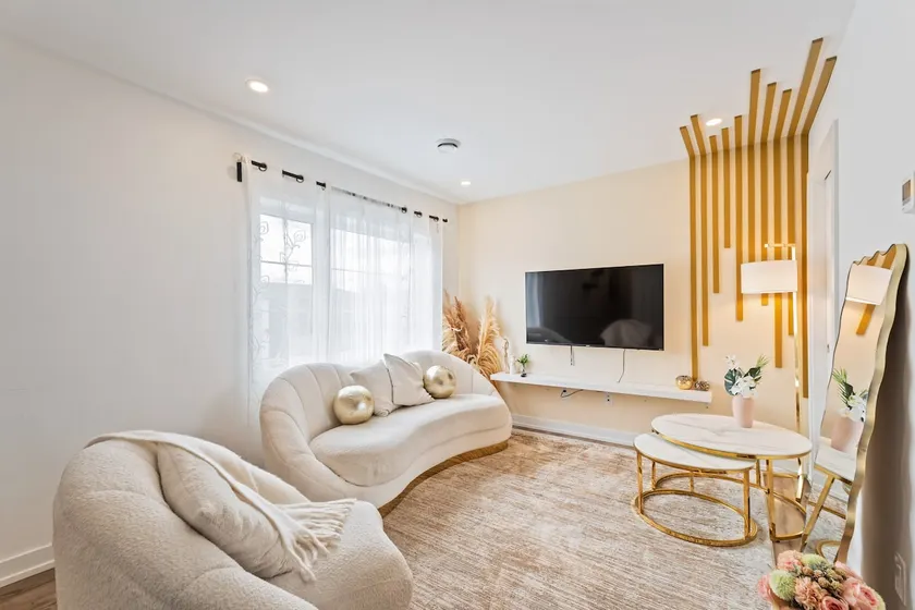Casa Nova Niagara- New home with a chic and Style - Image 1
