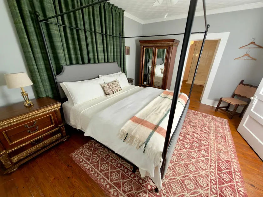 Boutique Historic Cottage | Shiloh + Pickwick - Image 1