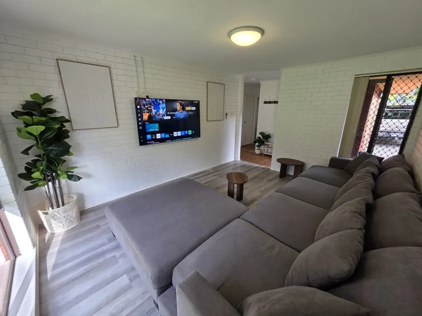 New Listing TWO PALMS •Central 2x1 •1 Min To Beach - Image 1