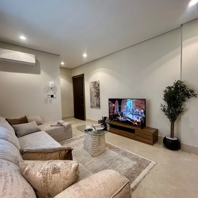 1BR | Stylish Saty w/ Queen Bed & Self-Entry - Image 1