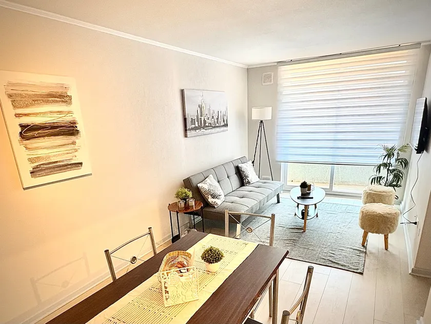 Close to the airport (3D/2B), shopping and clinics. - Image 1