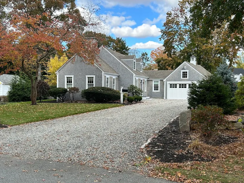 Cozy Cape Cottage in East Greenwich, RI - Image 1