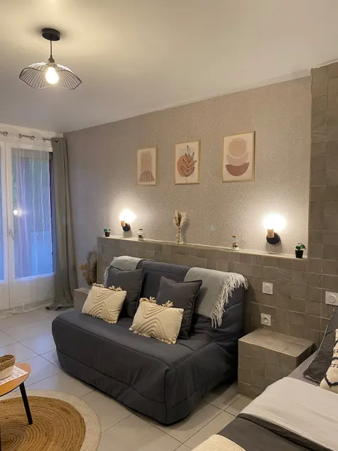 The Spacious - Modern and Cozy Studio - Image 1