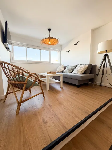 Cozy 3-room apartment with parking and pets allowed - Image 1