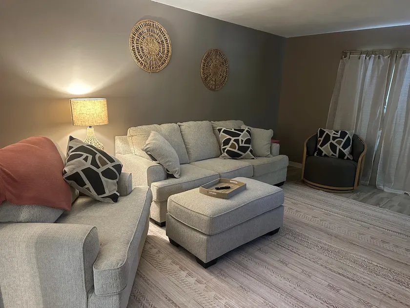 CUTE & COZY walkable 2BD in Charming Smithville - Image 1