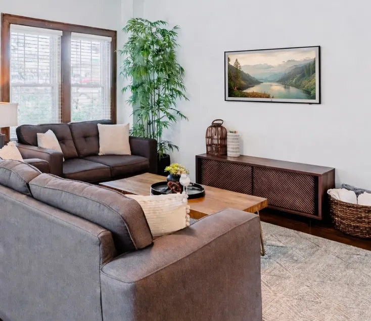 3BR Dundee • Near DT, UNMC, Creighton, UNO - Image 1