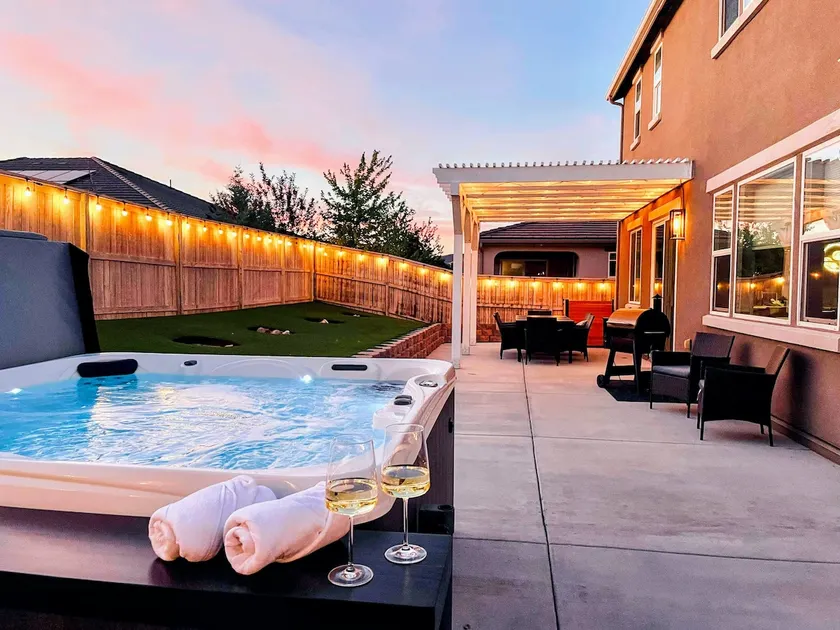 Spacious, Sleeps 15, Hot Tub, Casita, Tahoe 30 min - Image 1