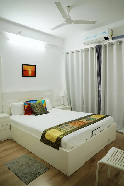 Nest2 Apt 31st floor 1BHK AC suite@Amanora Park. - Image 1