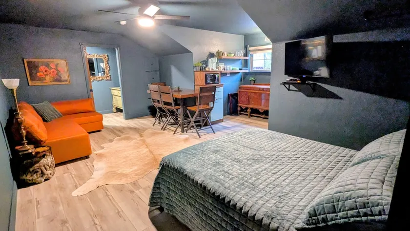 The Carriage House, Suite 1 - Image 1