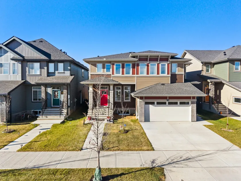Cozy 3BR Duplex Near Calgary & Banff - Image 1