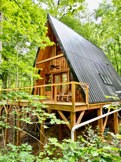 Riverfront A-frame cabin minutes from downtown - Image 1