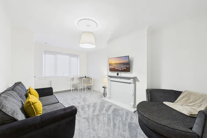 Cosy 2-Bed Home w/Parking | Glasgow/Edinburgh WiFi - Image 1