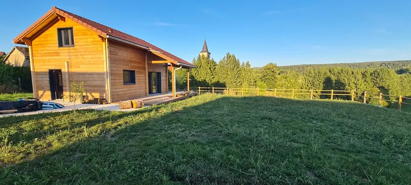 Authentic chalet in the heart of the Jura - Image 1