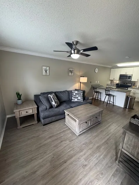 Renovated, One Bedroom Short-Term Rental - Image 1
