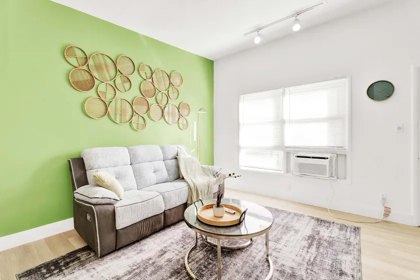 The Moss Loft | Private Entrance • Downtown RYLOak - Image 1