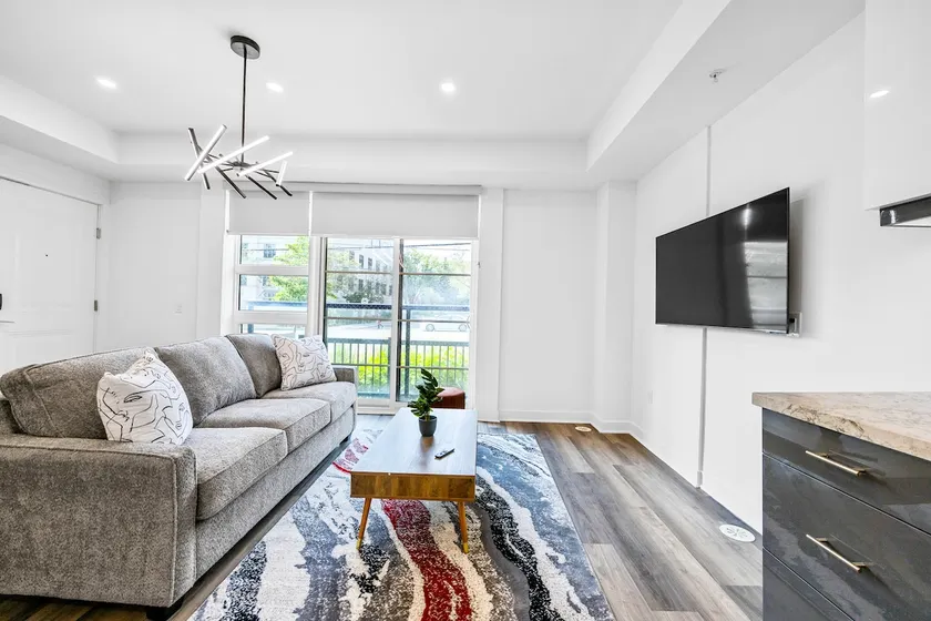 3BR 3Bath- The Luxe Nest| Townhouse| Free Parking - Image 1