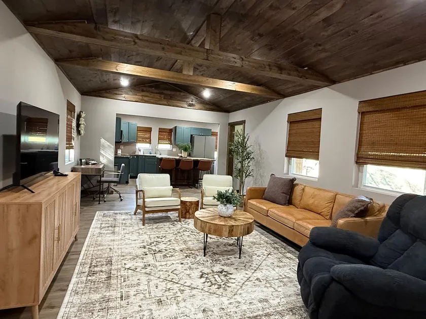 Dogs Bluff Riverhouse - Image 1