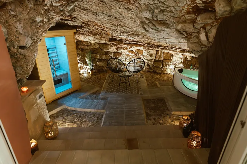 ​Wellness Cave & Panoramic Views | Lucy's Home - Image 1
