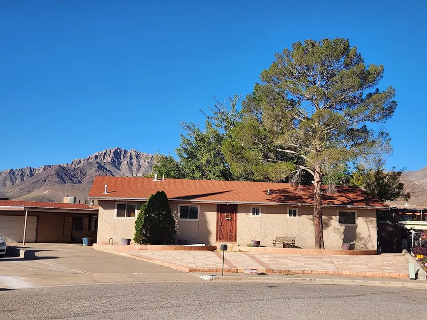 Home in Peaceful Northeast Neighborhood - Image 1