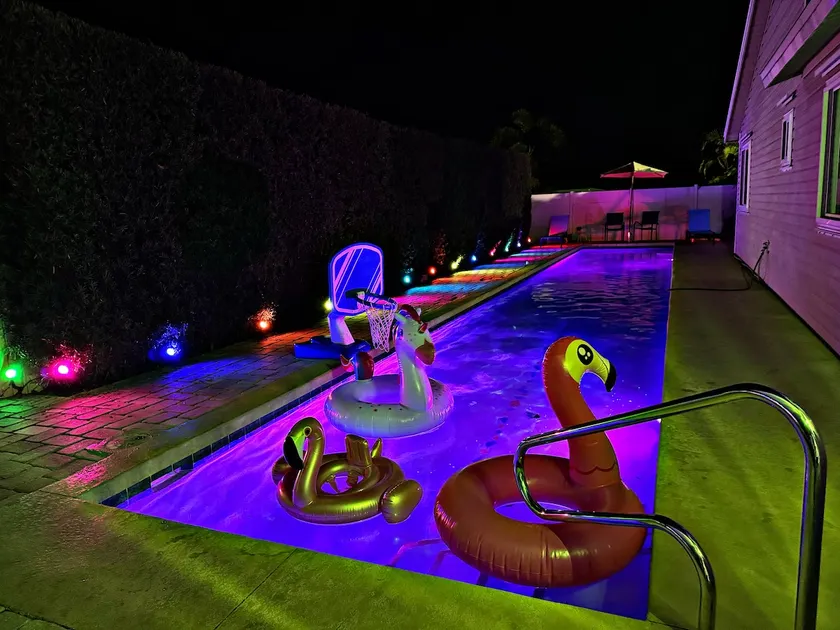Vibrant modern boutique/w stunning lap pool - Image 1