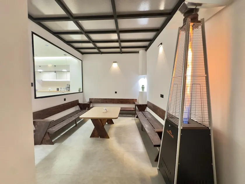 Luxury 3 bedroom apartment with large living room and outdoor seating - Image 1