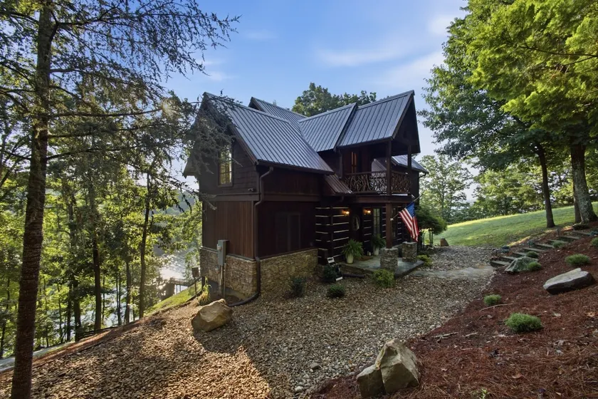 Lakeside Lodge Retreat | Luxury Cabin on Watts Bar - Image 1