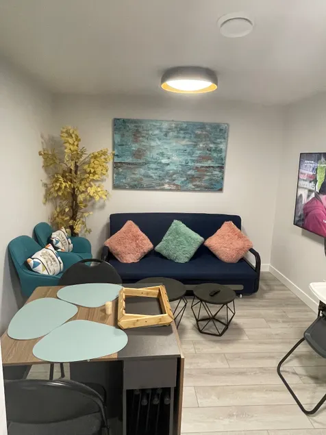 Cozy and modern two bedroom guest suite - Image 1