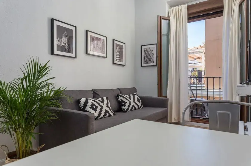 Apartment in Sol - Image 1