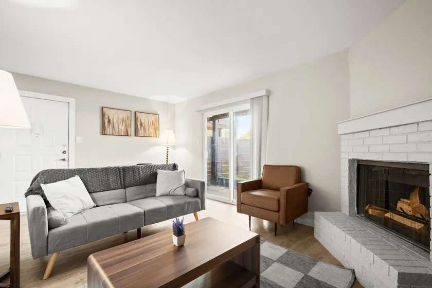 Cozy 1BR • Free Parking • Near SoCo & Downtown - Image 1